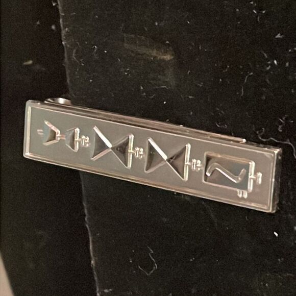 Vintage-1950s-1.5” x 0.33” Robbins Company Art Deco silver tone tie bar/clip - Picture 4 of 14